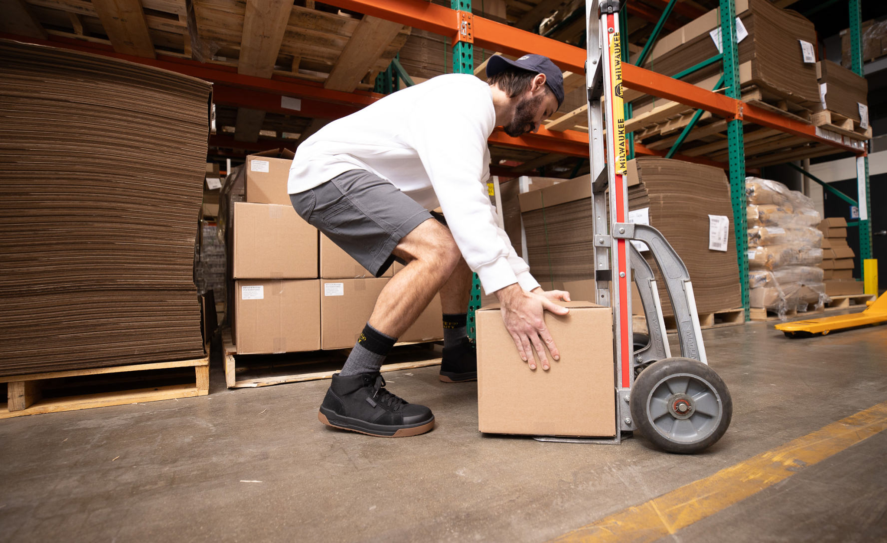Men's Kenton Mid Work Shoe (Carbon Toe) Black/Gum - Image 7